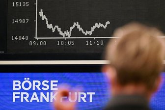 Inflation, Zinswende, Corona und Ukraine: Kann 2022 trotzdem ein gutes Aktienjahr werden? - Kursrutsch an der Frankfurter Börse: Zu Beginn der Handelswoche wurde der Ukraine-Konflikt am Aktienmarkt zu einer großen Belastung. Der Dax fiel zum Handelsstart unter die Marke von 15.000 Punkten.