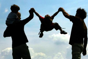 Informationsabend: Caritas sucht Paten und Pflegeeltern -