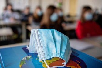 Inhalte gekürzt oder gestrichen: Sachsen startet nach Ferien mit Corona-Lehrplan - 