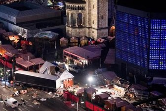 Innenminister: Weihnachtsmärkte sollen weiter stattfinden - Eine Schneise der Verwüstung auf dem Weihnachtsmarkt am Breitscheidplatz in Berlin.