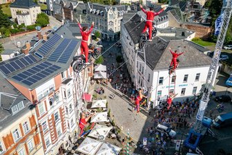Innenstadtfest in Limbach-Oberfrohna: Europameister der Mental-Magie trifft auf Olaf Berger und Riesenkicker - Im vergangenen Jahr überzeugte die Hochseiltruppe Geschwister Weisheit die Besucher des Innenstadtfestes mit ihrer spektakulären Motorradshow. Was sind die Highlights des Festes in diesem Jahr?