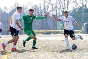 Innerhalb von 13 Minuten: Freiberger Fußballer geben 2:0-Führung noch aus der Hand - Stand nach einer Pause wieder in der Startelf und bereitete das 2:0 vor: Freibergs Routinier Sebastian Krause (r.).