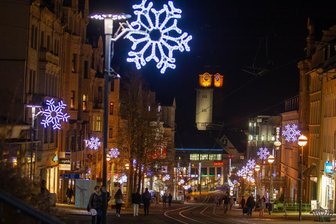 Ins neue Jahr geht es mit Lichterglanz - 