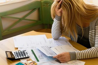 Insolvent: Wie eine Erzgebirgerin neu startet - Wachsen die Schulden über den Kopf, ist eine Privatinsolvenz oft der letzte Ausweg.