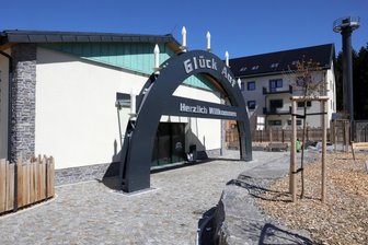 Insolventer Erlebnispark im Erzgebirge: Fünf Investoren haben Interesse - Der Eingangsbereich am Glück-Auf-Erlebnispark in Markersbach: Für die Spielewelt interessieren sich mehrere Investoren.