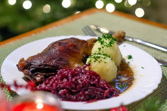 Insolventer Wirt aus dem Vogtland vor Gericht: Er zahlte seinen Angestellten keinen Lohn - Keinen Braten gibt es mehr in dem Lokal. Der Wirt stand wegen Insolvenzverschleppung vor Gericht (Symbolfoto).