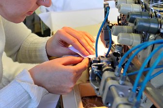 Insolvenzen in Crimmitschauer und Zwickauer Textilindustrie: Was ist los in der Branche? - Die Textilindustrie hat es wegen der großen Konkurrenz im Ausland schon seit Jahren schwer. Pandemie und Inflation haben es manchen Betrieben noch schwerer gemacht.