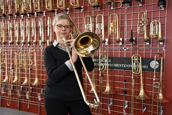 Instrumentalwettbewerb in Markneukirchen: Erstmals Teilnehmer aus Iran und Ecuador in der Konkurrenz bei Oboe und Posaune - Die Posaune - hier präsentiert von Metallblasinstrumentenmachermeisterin Kerstin Voigt als preisgekrönte Herstellerin (Deutscher Musikinstrumentenpreis 2001) aus Markneukirchen - ist vom 2. bis 11. Mai eines der beiden Instrumente beim 59. Internationalen Instrumentalwettbewerb Markneukirchen.