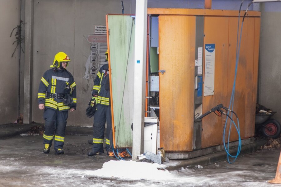 Intensives Wochenende für die Feuerwehr - Am Automaten einer Auto-Waschbox am es am Samstagnachmittag zu einer Rauchentwicklung. Die Feuerwehr Annaberg konnte einen Brand verhindern.
