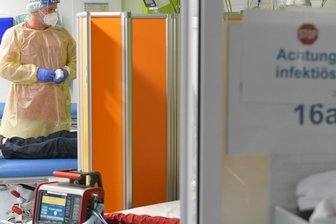 Intensivstation am Anschlag - Notfallbereich für Corona-Patienten in der Notaufnahme des Kreiskrankenhauses Freiberg, im Bild der kommissarische Leiter Sven Proske.