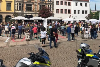 Interna an Rechte verraten? Verfahren gegen Zwickauer Revierleiter eingestellt - Auf dem Hauptmarkt durfte am 14. Mai die Veranstaltung eines rechtsgerichteten Bündnisses stattfinden. 