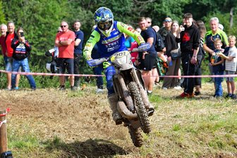 Internationale Deutsche Enduro-Meisterschaft: Geringswalder wird erneut knapp vom Teamkollegen geschlagen - Luca Fischeder musste sich in Waldkappel erneut seinem Teamkollegen Jeremy Sydow geschlagen geben. In Rehna am Samstag könnte er aber freie Fahrt haben. 