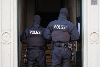 Internationale Kinderpornografie-Plattform „KidFlix“ zerschlagen: Eine Festnahme auch in Chemnitz - Ein 36-jähriger Tatverdächtiger wurde im Januar 2024 in Chemnitz festgenommen. Sein minderjähriger Sohn kam in Obhut des Jugendamtes, da Hinweise auf Missbrauch vorlagen.