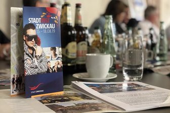 Internationale Showgrößen kommen zum Stadtfest - Der Flyer zum diesjährigen Zwickauer Stadtfest.