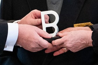 Internationales Auschwitz Komitee zeichnet Zwickaus Oberbürgermeisterin aus - Die Statue "B" des Internationalen Ausschwitz Komitees.