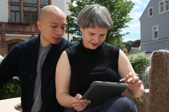 Internationales Künstlerpaar lässt sich von Thalheim inspirieren - Marta Sala und Kin Man Cheong haben in Thalheim einige positive Überraschungen erlebt und freuen sich auf das Kunstfestival Begehungen.