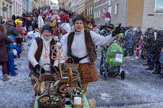 Interview mit dem Straßenfasching-Organisator in Meerane: Wer kontrolliert die Botschaften an den Umzugswagen? - Das Konfetti darf beim Straßenfasching nicht fehlen. Papierschnipsel mit einem Gewicht von 1,3 Tonnen wurden bestellt.