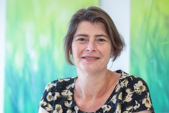 Interview zur Ost-Debatte: Haben Parteien Angst vor dem Volk, Frau Morina? - Historikern Christina Morina.