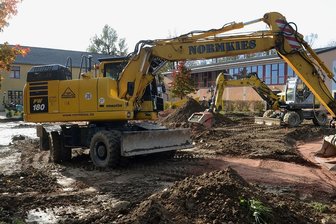 Investition an Grundschule als großer Posten im Doppelhaushalt von Steinberg - Großbaustelle Schulhof: Zurzeit werden die Außenanlagen der Grundschule Steinberg komplett neu gestaltet