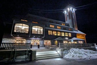 Investition im Millionenbereich: Was nun im Fichtelberghaus passiert - Das Fichtelberghaus wird ab Montag renoviert. Im ersten Stock entsteht unter anderem ein Spabereich.