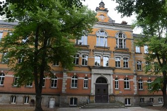 Investition in Sicherheit: Falkenstein erneuert elektrische Anlage der Oberschule - Die Falkensteiner Trützschler-Oberschule feiert in diesem Jahr das 125-jährige Bestehen.