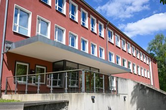 Investitionen in Chemnitz: Schulsanierung steht im Fokus - Die Gebrüder-Grimm-Grundschule bekommt bis zum Sommer 2028 eine teure Frischekur.