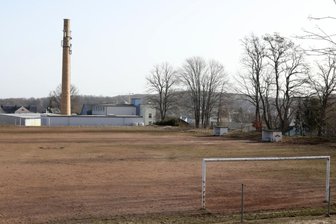Investor plant Eigenheime auf Lichtensteiner Hartplatz - Der Platz, der nun verkauft werden soll, ist 1878 im Zusammenhang mit dem Schützenhaus angelegt worden. Während der NS-Zeit fanden auf dem Gelände Aufmärsche statt. In der DDR wurde daraus ein Sportplatz. Bis 2014 diente die Anlage als Fußballplatz. 