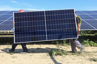 Investor stellt Pläne für Solarpark im Vogtland vor - Am Rande von Fröbersgrün soll bis Herbst 2027 ein Solarpark entstehen.