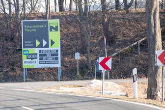 Investoren aus Berlin wagen Neustart im Natursteinwerk Theuma - Eine neu gegründete Betreiberfirma hat das Natursteinwerk in Theuma übernommen.