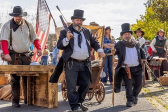Investoren planen Grundsteinlegung für Westernstadt im Erzgebirge noch 2021 - Erst vor Kurzem fanden die zweiten Miners Trail Days auf dem künftigen Gelände der Westernstadt "Old Miners Creek" bei Geyer statt. Im November soll der symbolische Grundstein für das Projekt gelegt werden.