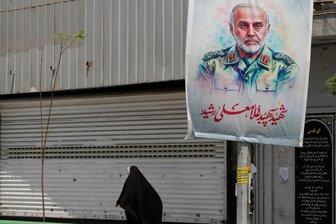 Iran startet im Windschatten des Israel-Konflikts eine Repressionswelle im Inland - Das Plakat zeigt den Chef des Hauptquartiers der Revolutionsgarde, Gholam-Ali Raschid, der bei einem israelischen Angriff getötet wurde. Jetzt geht das Regime mit aller Härte gegen mutmaßliche Spione vor.