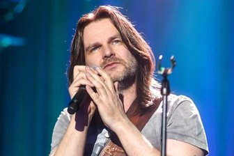 "Irgendwann im Leben braucht jeder mal einen Freund" - Ray Wilson bei einem seiner Konzerte. 