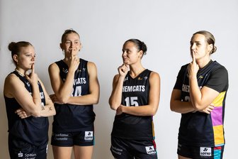 Irgendwas ist immer: Die Tipps der Sportredaktion für das kommende Wochenende in Chemnitz - Bei diesem sportlichen Angebot kann man schon mal ins Grübeln kommen – wobei die Chemcats-Spielerinnen Leann Rebentisch, Lilly Küppers, Jessica Kluge und Erin Stroberg (von links) wahrscheinlich schon ziemlich genau wissen, in welcher Halle sie am Samstag zu finden sein werden.