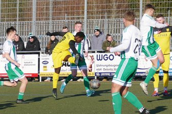 Irgendwas ist immer: Die Tipps der Sportredaktion für das Wochenende im Erzgebirge - In der Generalprobe für den Rückrundenauftakt trennten sich die Oelsnitzer Kicker (gelbe Trikots) und Tanne Thalheim am vergangenen Sonntag 2:2.