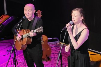 Irische Songpoeten sorgen für Gänsehaut in Lichtentanne - Das Duo begeisterte mit irischem Charme und tollen Songs.