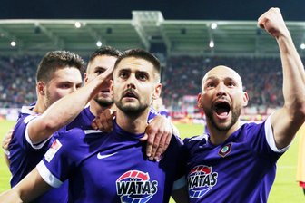 Irre Schlussphase bringt Aue einen 4:3-Sieg - Dimitrij Nazarov (Mitte) erzielte das erste Tor für die Auer.