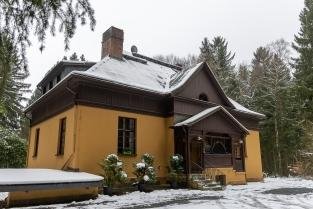 Irrgang: Historie eines vergessenen Lokals - Das Irrgang-Haus heute: Das Ehepaar Baldauf lebt seit 2010 im alten Gasthof. 