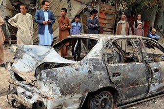 IS-Arm reicht bis nach Deutschland - Ein Raketenangriff auf den Kabuler Flughafen, den der "Islamische Staat Khorasan" für sich reklamiert, soll am Montag auch dieses Auto zerstört haben. Auf das Konto der extrem radikalen Terrormiliz gehen Dutzende Anschläge mit hunderten Toten in Afghanistan.