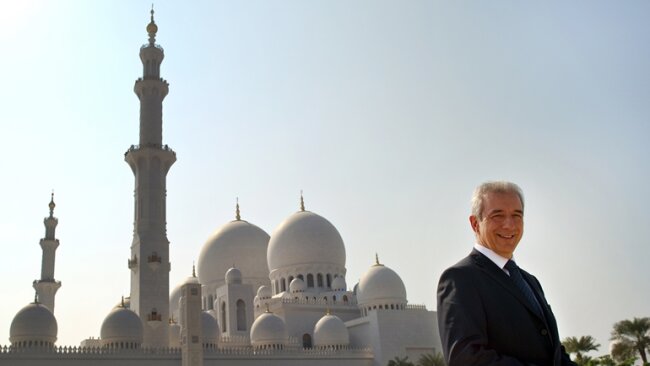Islam in Sachsen - Phantomdebatte mit Nebenwirkungen - Bei einer Visite in Abu Dhabi 2010 besuchte Sachsens Ministerpräsident Stanislaw Tillich auch die Große Moschee.