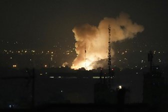 Feuer und Rauch über der iranischen Hauptstadt Teheran: Israel hat in der Nacht zu Freitag einen Angriff auf den Iran gestartet.