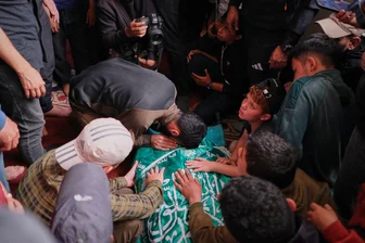 Israels Militär bestätigt Tod von Hamas-Chef im Gazastreifen - Der bei einem israelischen Militärangriff getötete Hamas-Kommandeur wurde in Gaza beigesetzt.