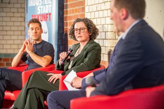 Ist das die Rettung? Chemnitzer VW-Motorenwerk baut jetzt Module für Elektroautos - Werksleiterin Franziska Fischer stellte bei der Zukunftskonferenz der IG Metall neue Entwicklungen aus dem VW-Motorenwerk Chemnitz vor.