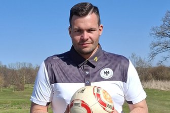 Ist der wirklich so gut? Lehrer und Schiedsrichter aus Mittelsachsen freut sich auf Weltmeisterschaft - Paul Schmieder fliegt am Dienstag zur Footgolf-WM nach Mexiko.