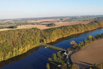 Ist die Koberbach-Talsperre bis zum Sommer wieder voll? - Links befindet sich der Vorstau der Koberbachtalsperre. Rechts die Talsperre, deren Wasserspiegel um fünf Meter gesenkt werden soll.