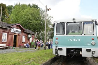Ist die Musikwinkelbahn im Vogtland doch noch zu retten? - So viel Geld wurde schon gespendet - Um die Streckenstilllegung zwischen Adorf und Zwotental zu verhindern, sammelt der Verein Dialog mit Böhmen Geld über Crowdfunding.