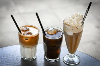 Ist Kaffeekonzentrat der Sommertrend '26? - Kaffeekonzentrat kann man mit Milch oder Wasser verlängern und mit Eiswürfeln oder Sahne servieren - die Möglichkeiten sind vielfältig. (Archivbild)