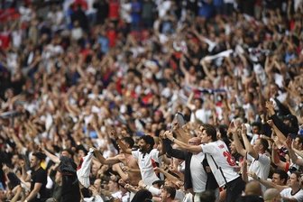 Englische Fans im Wembley-Stadion