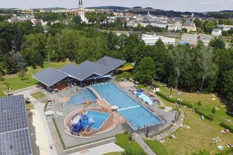 IT-Technik aus Oelsnitzer Freibad Elstergarten gestohlen - Das Oelsnitzer Freibad Elstergarten aus der Luft. Foto: Maik Ludwig