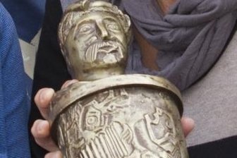 Italien erstmals unter den Folkherbst-Preisträgern - So sieht der Folkmusik-Preis "Eiserner Eversteiner" aus.