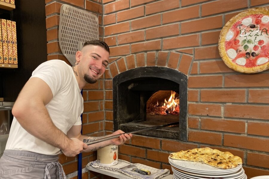 Am Pizzaofen: Sohn Francesco (27) hat eigentlich Präventions-, Rehabilitations- und Fitnesssport studiert. Seit gut sechs Jahren ist er wieder im Dolomiti als Pizzabäcker im Einsatz.
